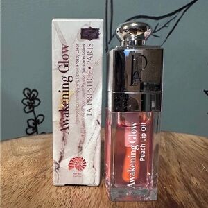 LA PRESTIGE • PEACH • PARIS Awakening Glow Prestige Nourishing Shiny Lip Oil